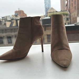 Beige suede heeled booties 🙌🏻